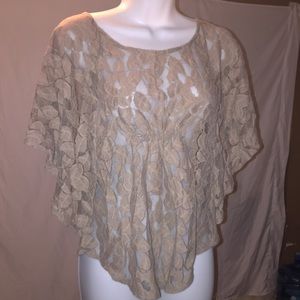 Lacey butterfly top. M